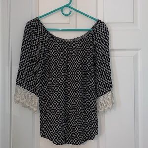 White and black patterned tunic